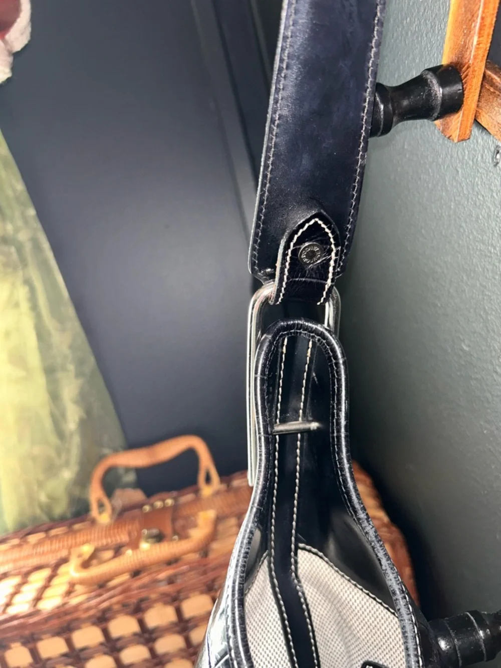 Dooney & Bourke Vintage HoBo
Shoulder Bag Black CrocEmbossed - Silver Turnlock - Picture 6 of 16